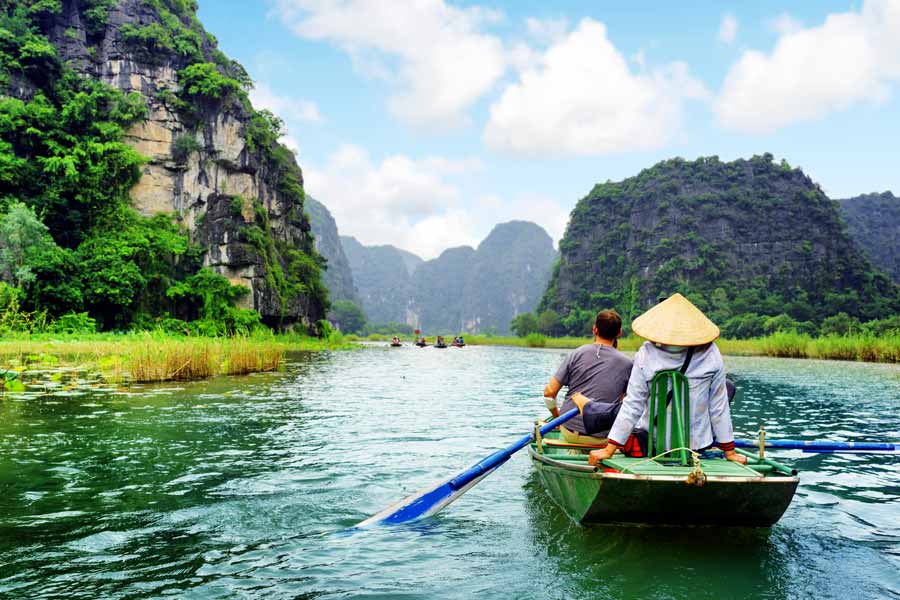 Båtreise på en elv i Vietnam